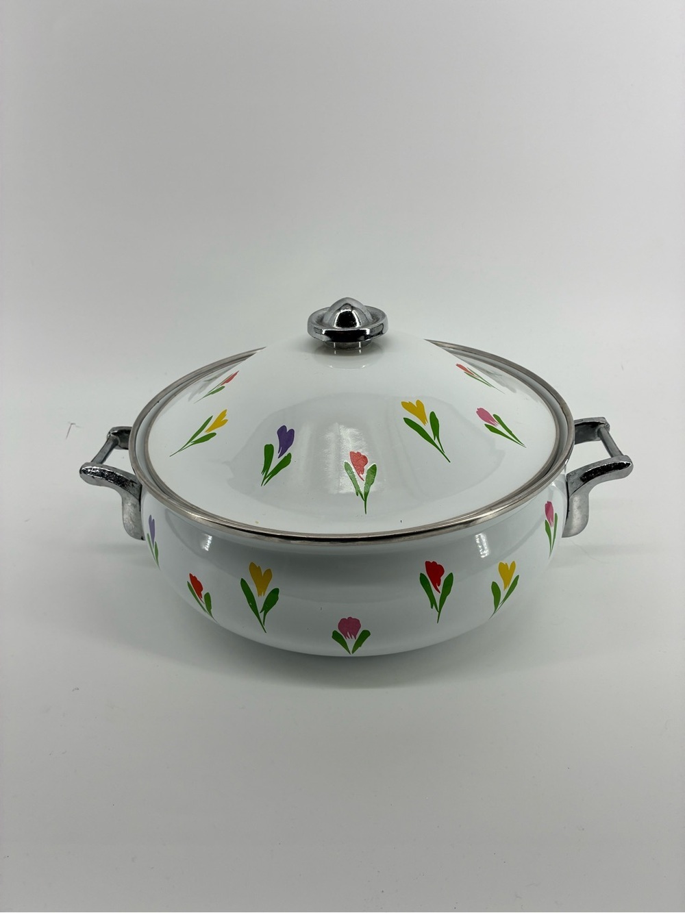 White Floral Enamel Casserole Dish with Lid